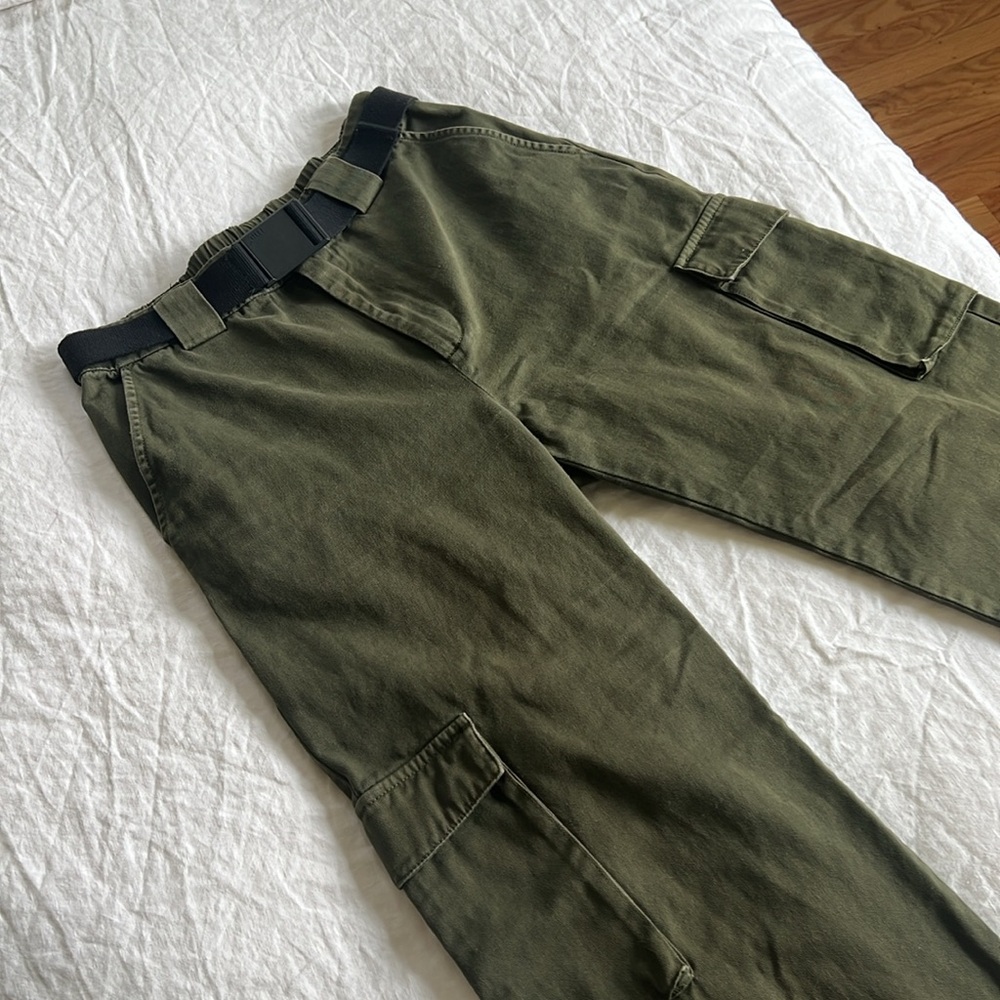 The Tna Cargo Pant in Green